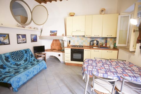 Bed, Kitchen or kitchenette, Living room, Dining area