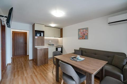 Complex Fichoza Campground/
RV Resort in Varna