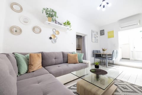 Living room, Dining area, air conditioner