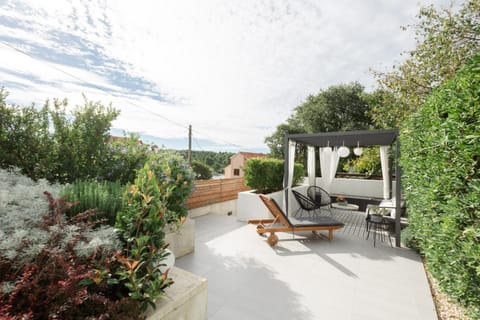 Patio, Spring, Day, Natural landscape, Garden, View (from property/room), Balcony/Terrace, Seating area, Garden view, sunbed