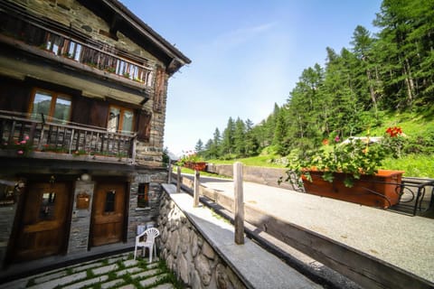 Property building, Balcony/Terrace, Street view, Internal: Not applicable to any particular room