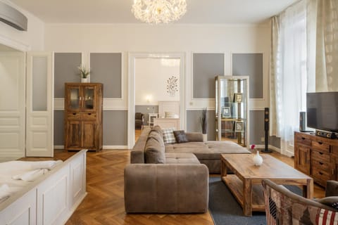 Property building, Day, Living room, Photo of the whole room, Seating area, Bedroom