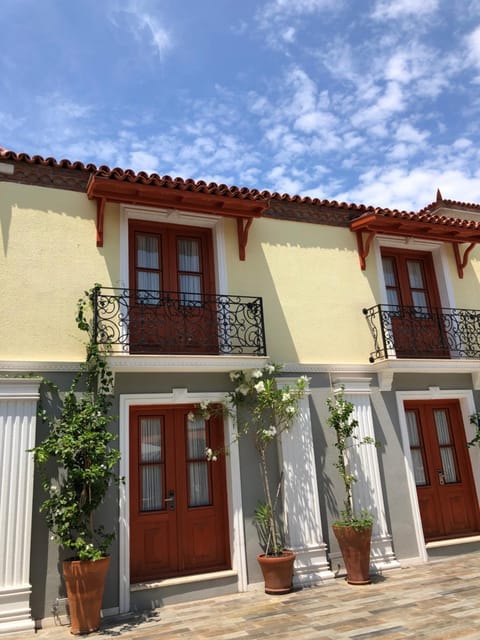 Property building, Day