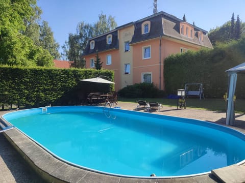 Property building, Garden, Garden view, Pool view, Swimming pool, Swimming pool