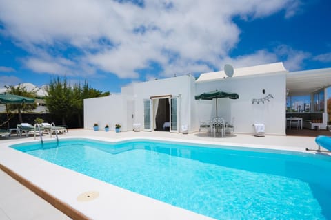 Day, Swimming pool