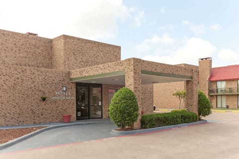 Property building, Day, On site, Time of day