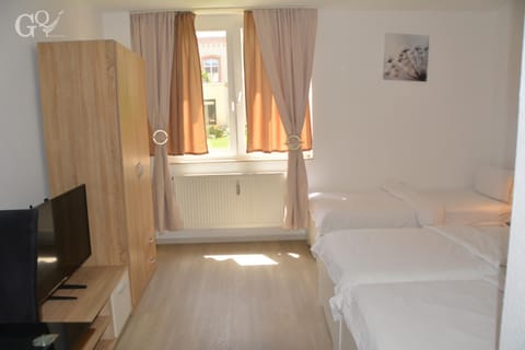 Bed, TV and multimedia, Living room, Photo of the whole room, wardrobe