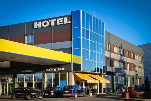 Property building, Day, City view, Street view, Location, Parking