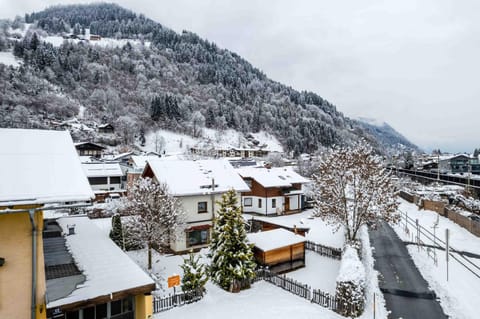 Chalet Molly by we rent Chalet in Zell am See