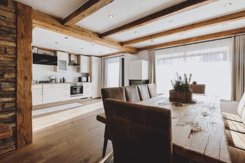 Dining area, kitchen