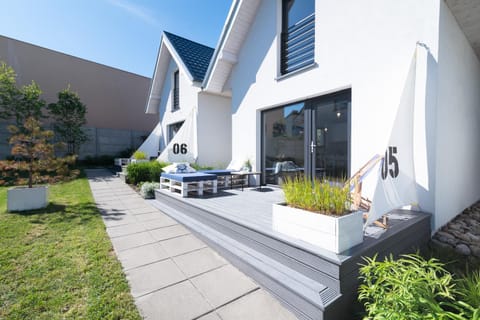 Property building, Spring, Day, Garden, Seating area, Garden view, sunbed
