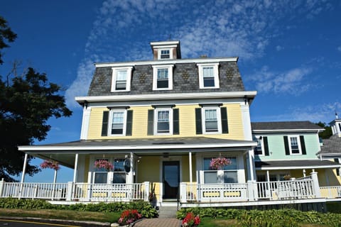 Facade/entrance, Garden view