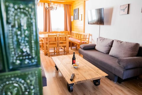 Living room, Seating area, Evening entertainment