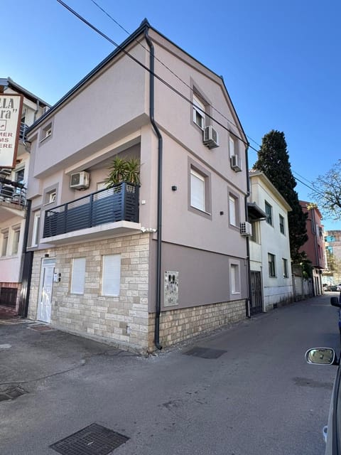 Property building, Day, Neighbourhood, Street view