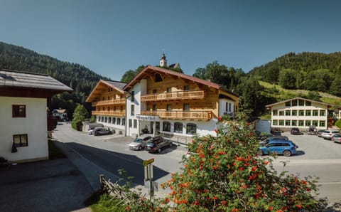 Property building, Restaurant/places to eat