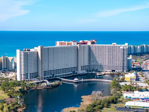 Property building, Nearby landmark, Day, Natural landscape, Bird's eye view, Lake view, Sea view