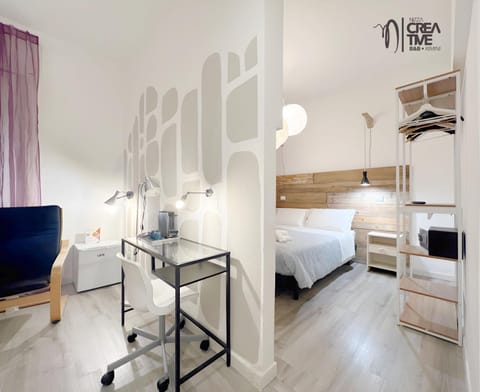 Bed, Photo of the whole room, Bedroom, minibar, wardrobe