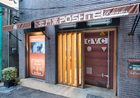 Facade/entrance
