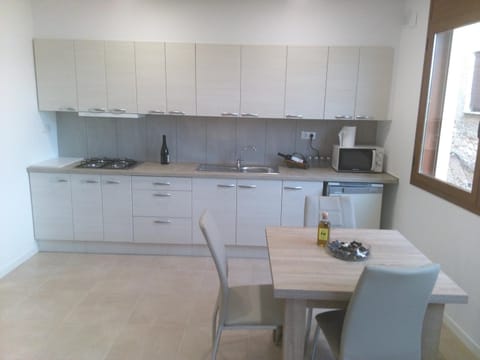 Kitchen or kitchenette, Other, Dining area