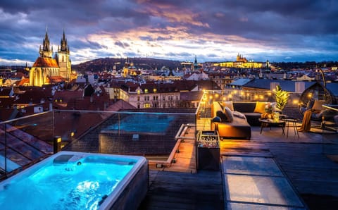 Nearby landmark, Night, Hot Tub, City view