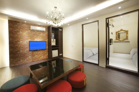 Photo of the whole room, Bedroom