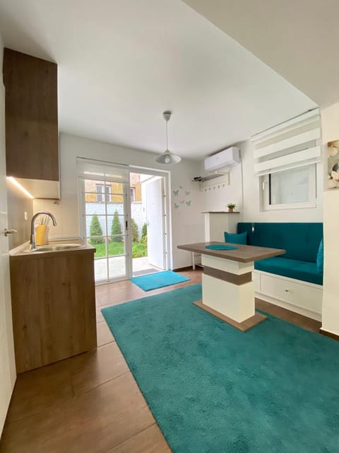 Kitchen or kitchenette, Living room, Seating area