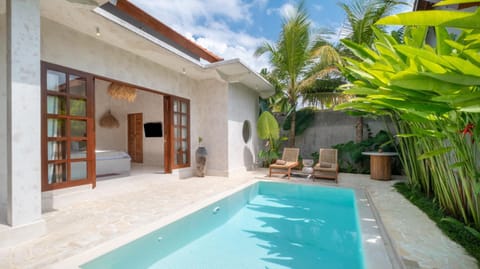 Property building, Garden, Garden view, Pool view, Swimming pool, Swimming pool, sunbed