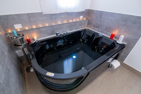 Hot Tub, Massage, Sauna, Bathroom, Balcony/Terrace, Spa and wellness centre/facilities, Bath
