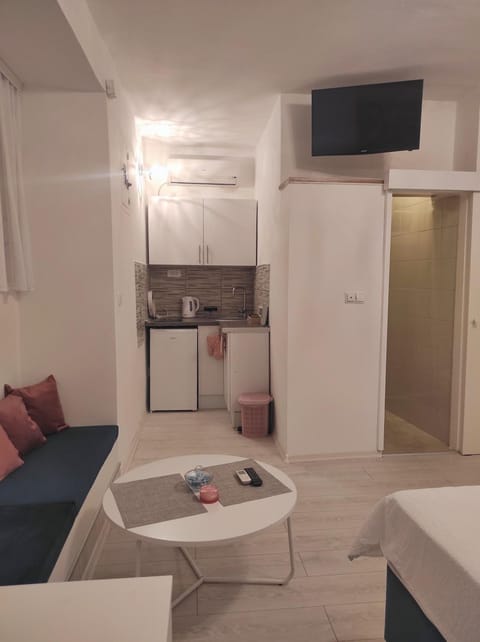 TV and multimedia, Kitchen or kitchenette, Seating area