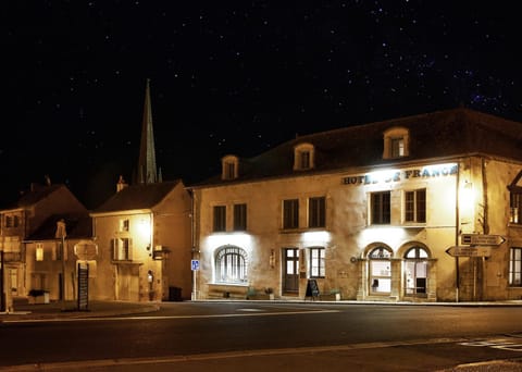 Facade/entrance, Night