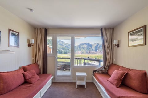 Bed, Living room, Mountain view