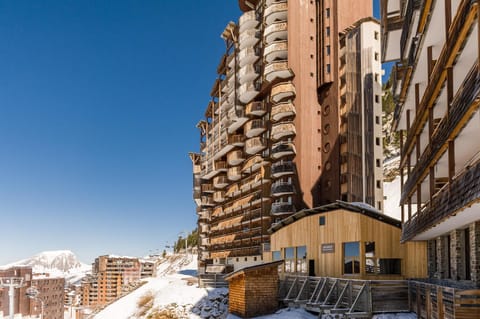 Property building, Neighbourhood