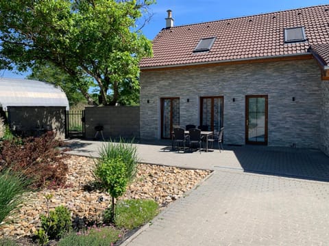Property building, Facade/entrance, Garden