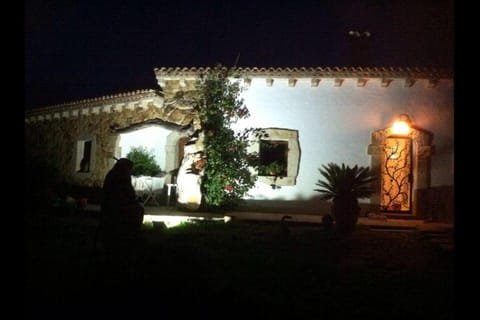 Facade/entrance, Night, Garden