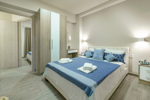 Bed, Bedroom, towels, wardrobe