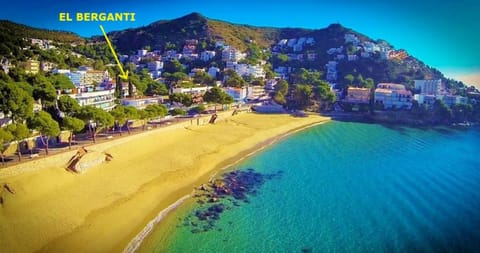Neighbourhood, Bird's eye view, Beach