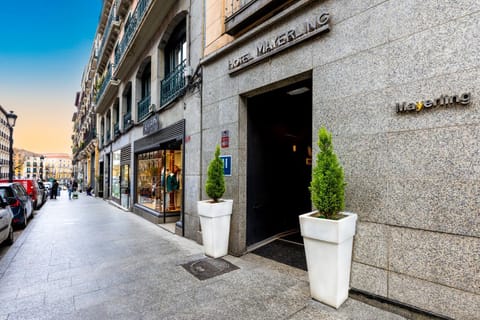 Facade/entrance