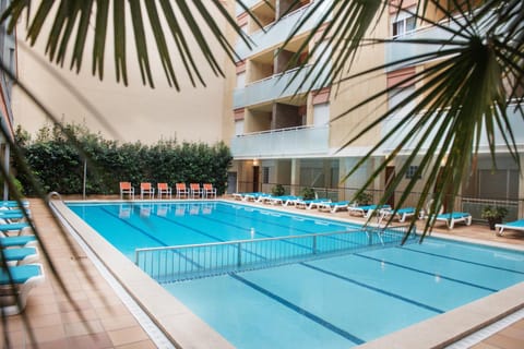 Pool view, Swimming pool, sunbed