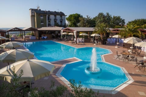 Restaurant/places to eat, Bird's eye view, BBQ facilities, Garden, Hot Tub, Balcony/Terrace, Lobby or reception, Lounge or bar, Business facilities, Banquet/Function facilities, Meeting/conference room, Swimming pool, Open Air Bath