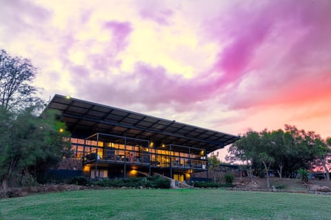 Property building, Restaurant/places to eat