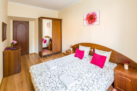 Bed, Bedroom, Family