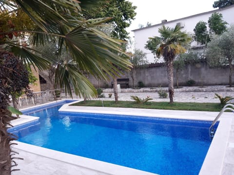 Kazablanka Rooms Aerodrom Bed and Breakfast in Podgorica Municipality, Montenegro