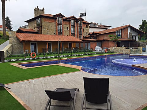 Property building, Day, Swimming pool, Swimming pool