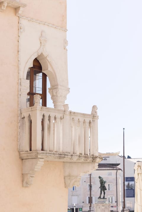 Property building, Balcony/Terrace