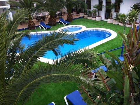 Swimming pool, Swimming pool