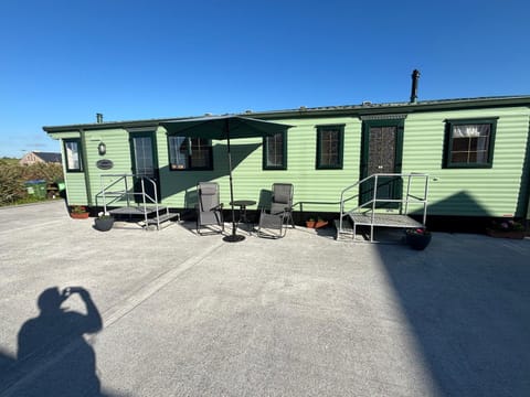 Property building, Patio, Day