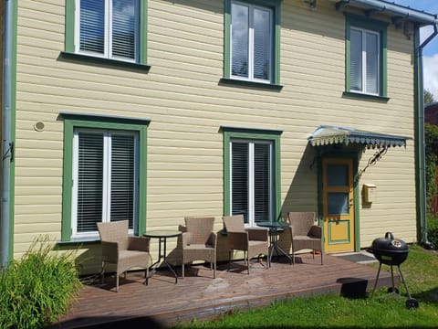 Property building, BBQ facilities, Balcony/Terrace, Balcony/Terrace