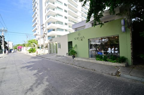 Facade/entrance
