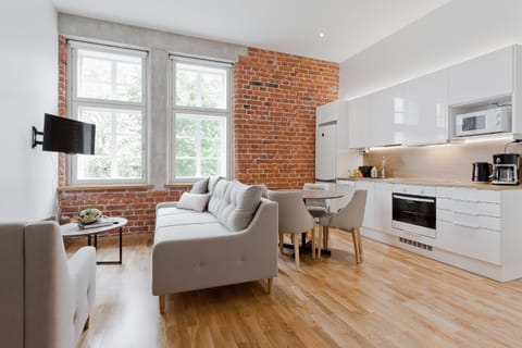 TV and multimedia, Coffee/tea facilities, Kitchen or kitchenette, Living room, Seating area, Dining area