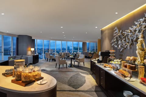 Restaurant/places to eat, Coffee/tea facilities, View (from property/room), Food and drinks, Dining area, Breakfast, Drinks